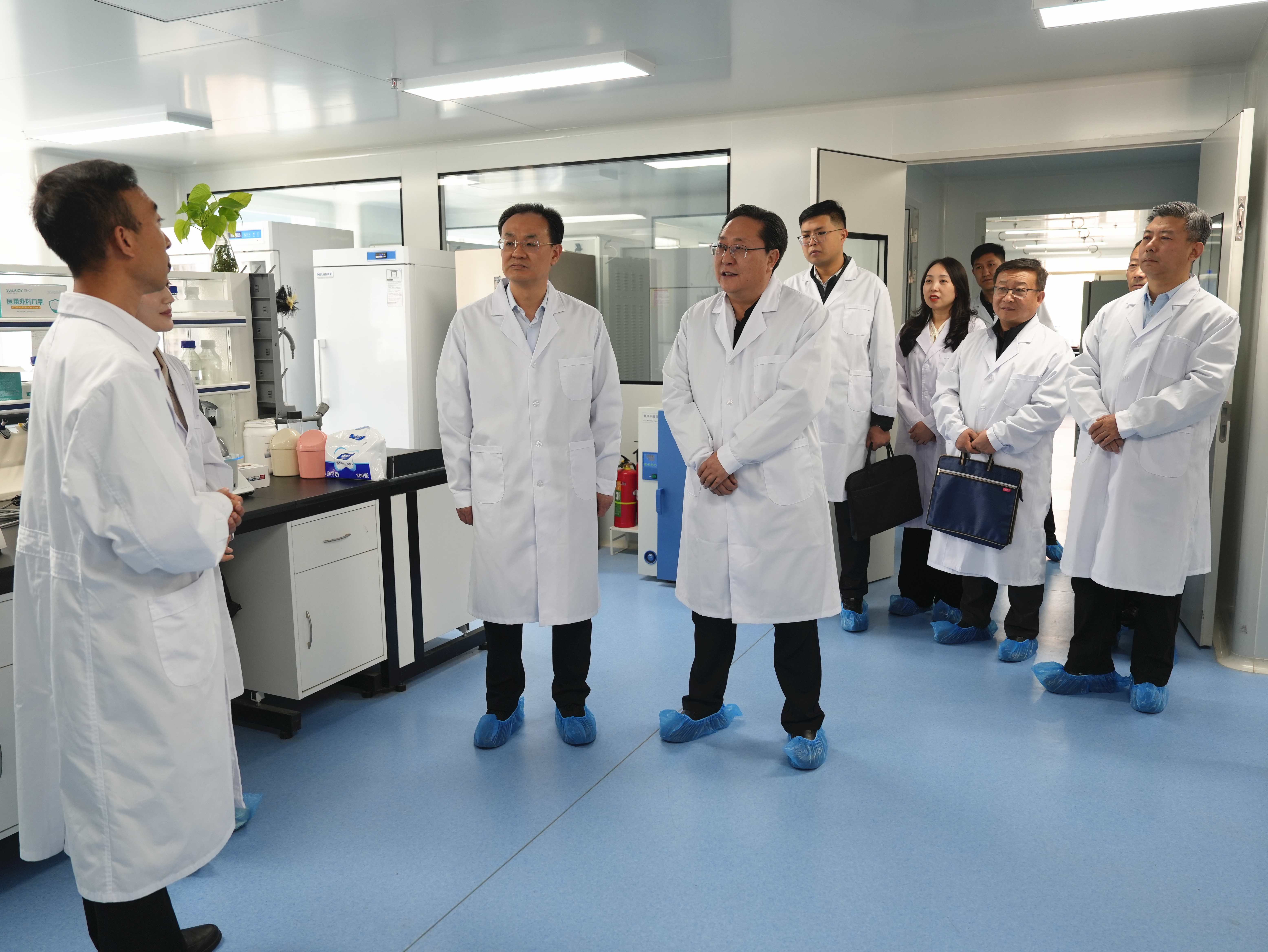 团省委书记张乐群到甘肃农垦集团调研