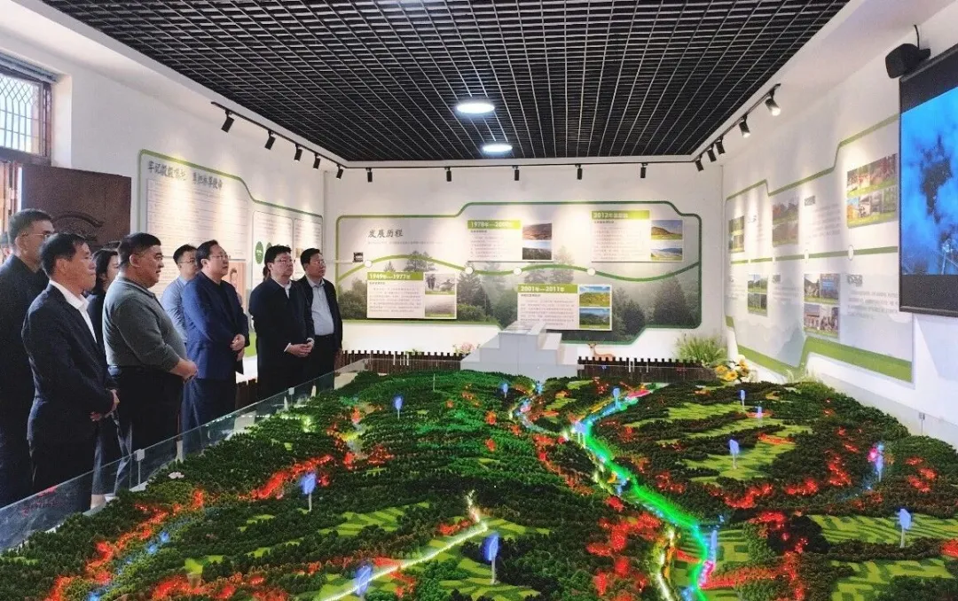 吕鹏举带队赴平凉市考察交流